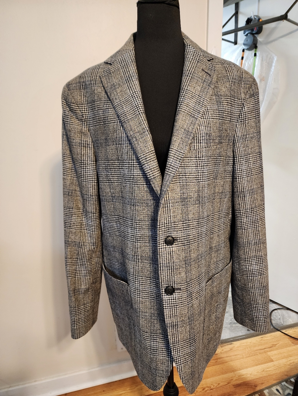 Jos A Bank Reserve 42R Sport Coat 100% Wool Glen Plaid Blazer